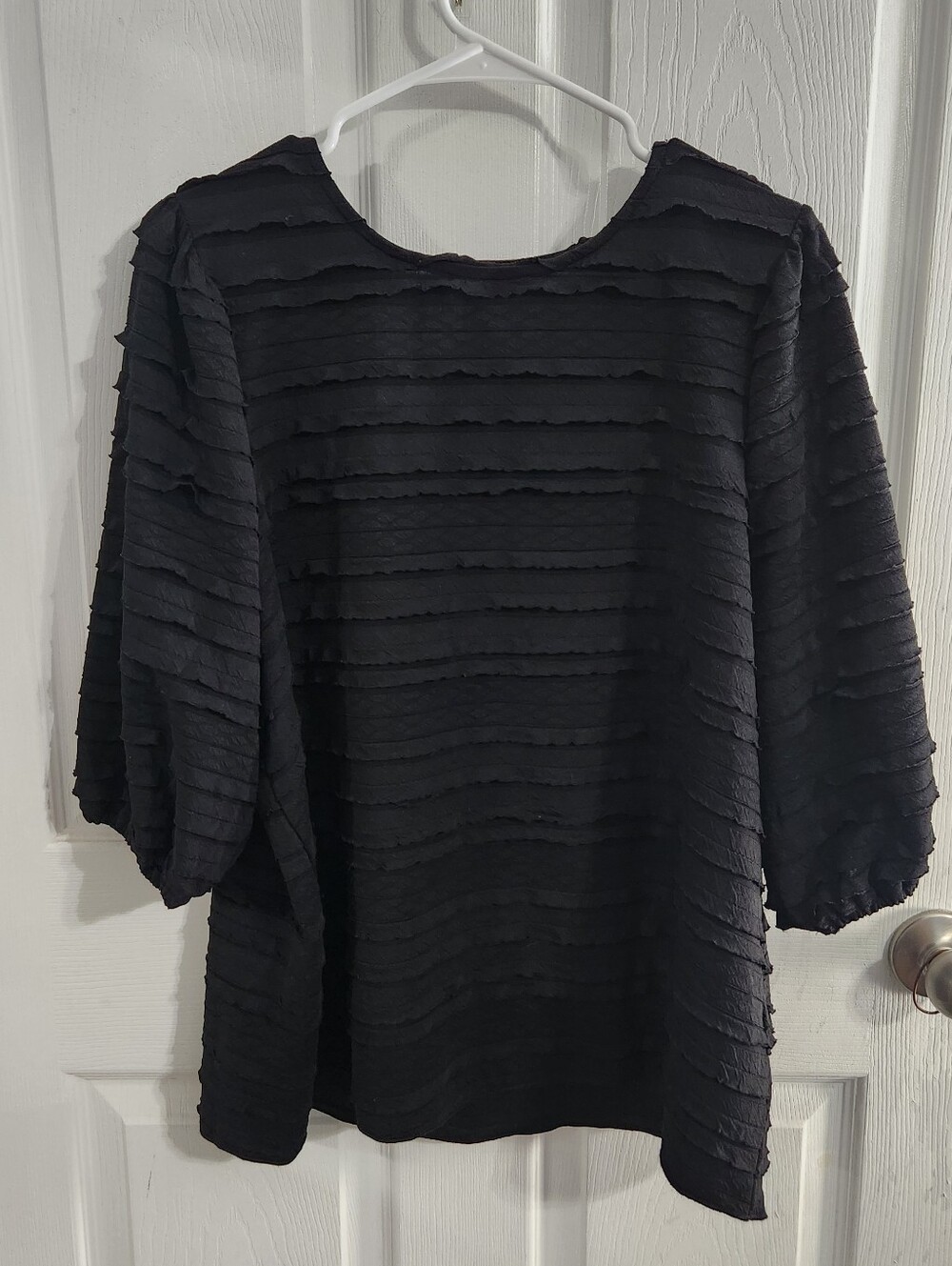 Cable & gauge black tiered ruffled textured top balloon sleeve oversized stretch